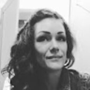 Meet your Posher, Adrienne